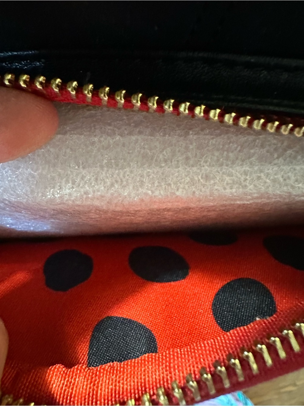 Loungefly Disney Cruella Convertible Mini Backpack -101 Dalmatian spots - Picture 8 of 8